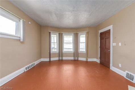 8206 Crumb Avenue Cleveland OH 44103
