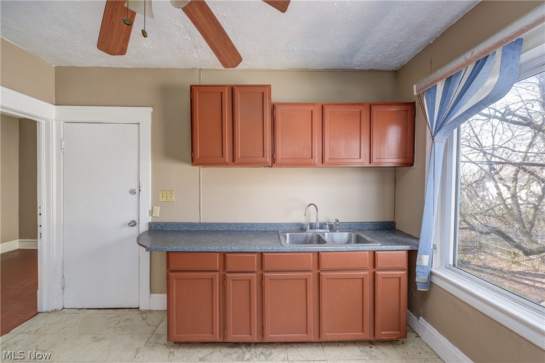 8206 Crumb Avenue Cleveland OH 44103
