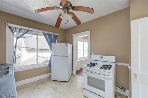 8206 Crumb Avenue Cleveland OH 44103