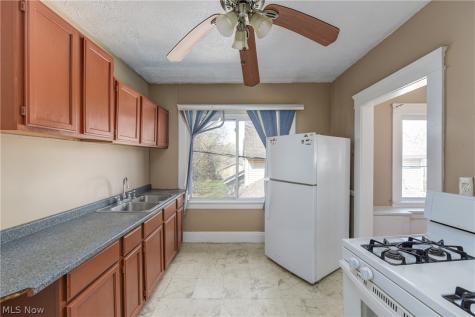 8206 Crumb Avenue Cleveland OH 44103