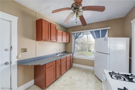 8206 Crumb Avenue Cleveland OH 44103