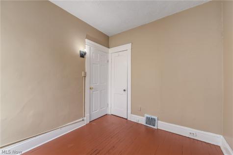 8206 Crumb Avenue Cleveland OH 44103