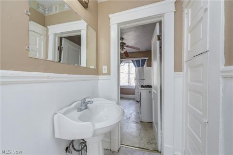 8206 Crumb Avenue Cleveland OH 44103