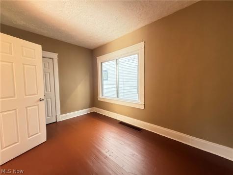 8206 Crumb Avenue Cleveland OH 44103