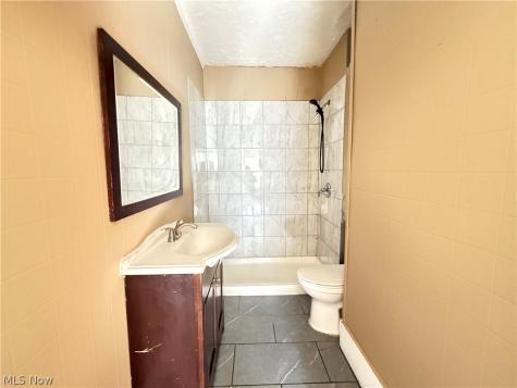 8206 Crumb Avenue Cleveland OH 44103