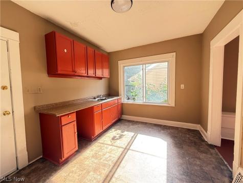 8206 Crumb Avenue Cleveland OH 44103