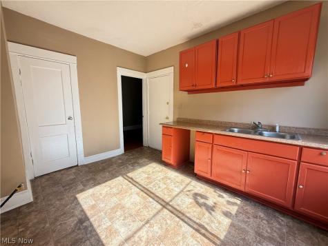 8206 Crumb Avenue Cleveland OH 44103