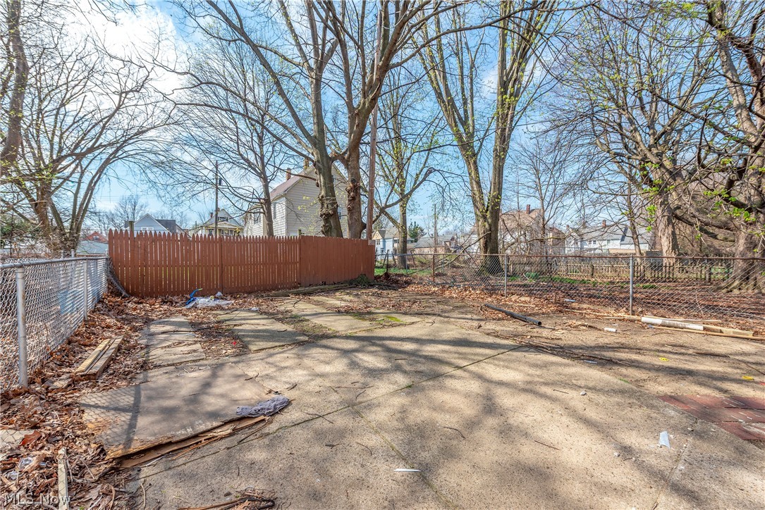 8206 Crumb Avenue Cleveland OH 44103