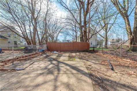 8206 Crumb Avenue Cleveland OH 44103