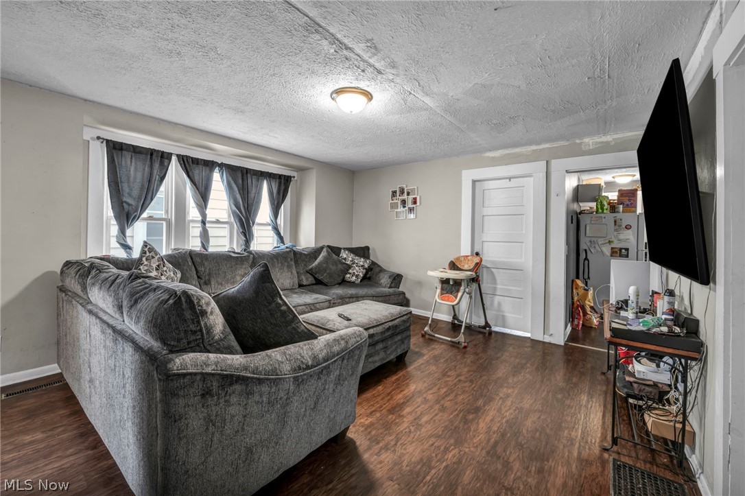 228 Gates Elyria OH 44035