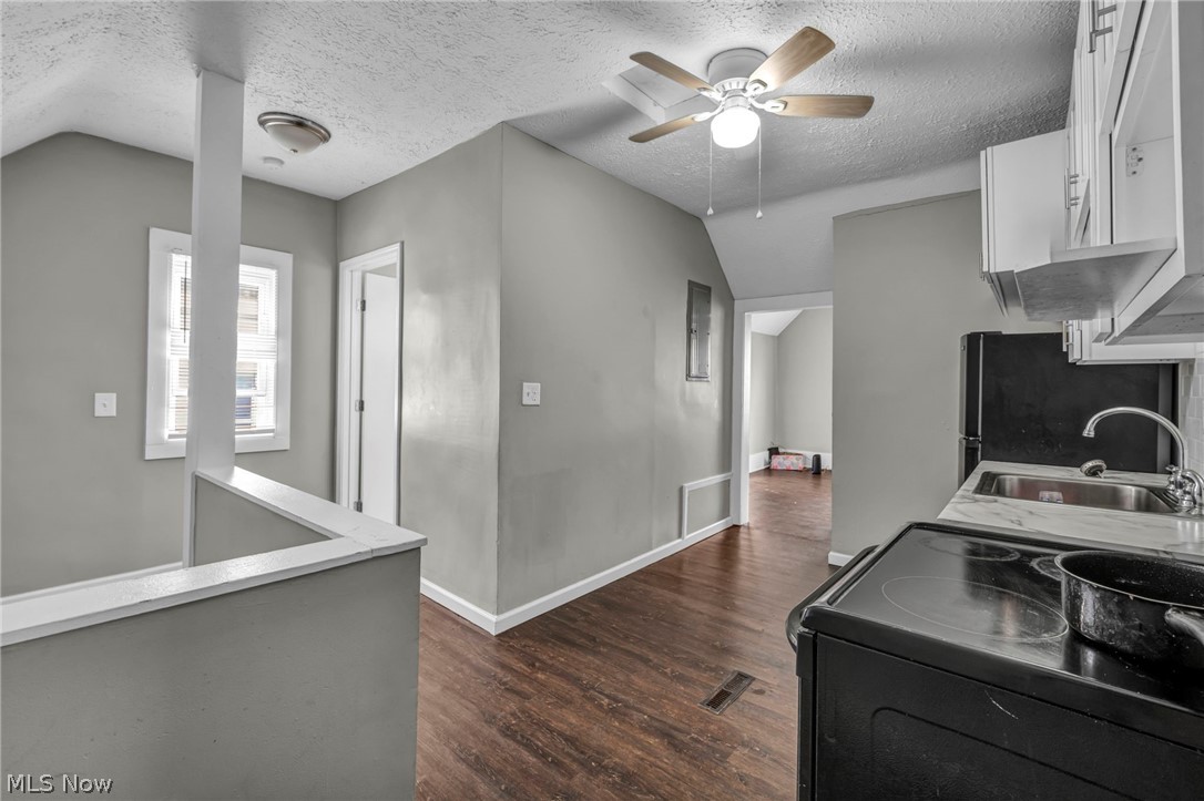 228 Gates Elyria OH 44035