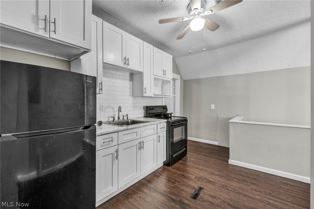 228 Gates Elyria OH 44035