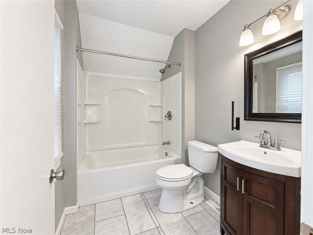228 Gates Elyria OH 44035