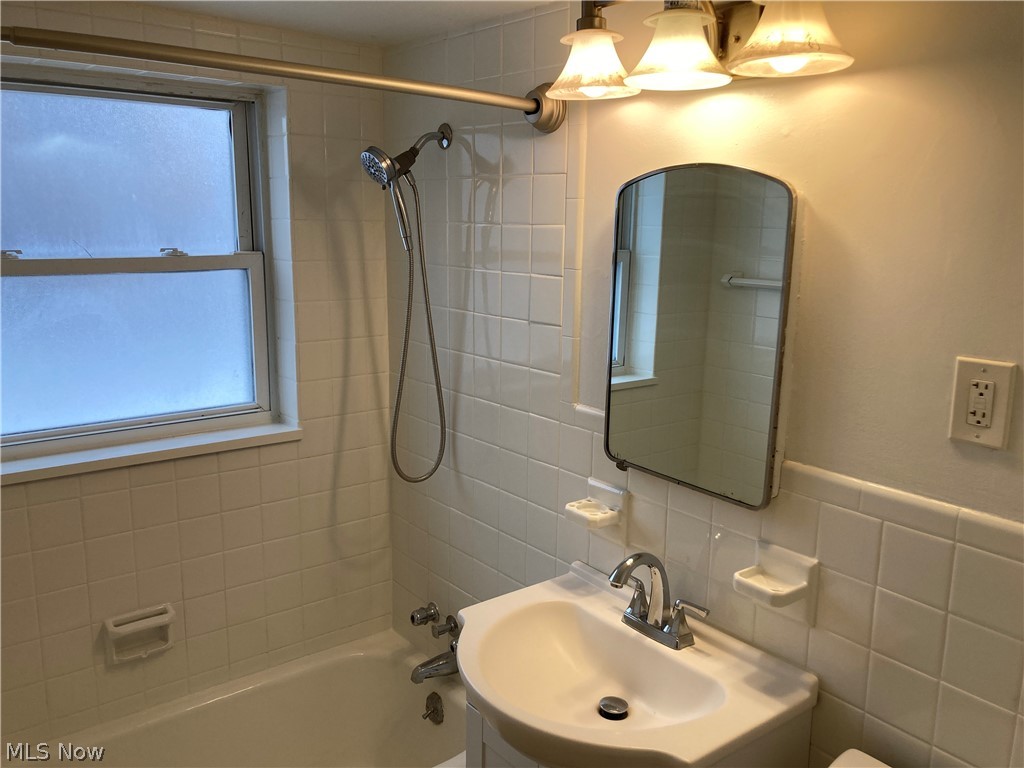 17876 Lake Shore Boulevard Cleveland OH 44119
