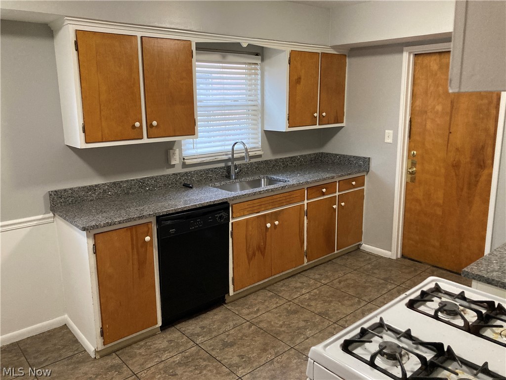 17876 Lake Shore Boulevard Cleveland OH 44119