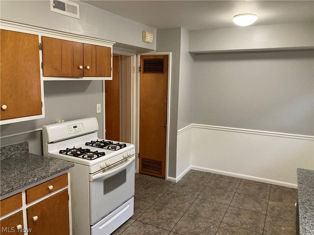 17876 Lake Shore Boulevard Cleveland OH 44119