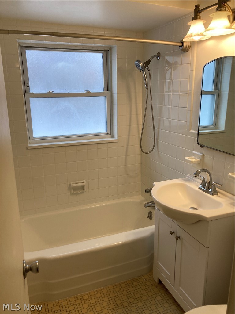 17876 Lake Shore Boulevard Cleveland OH 44119