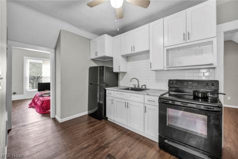 228 Gates Elyria OH 44035