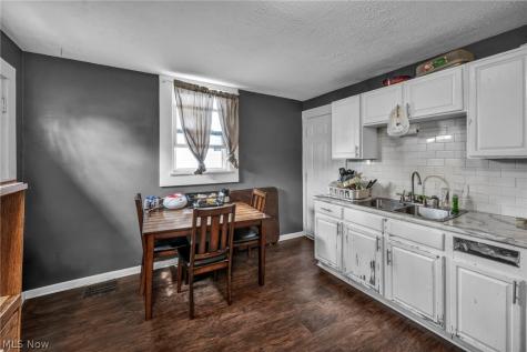 228 Gates Elyria OH 44035