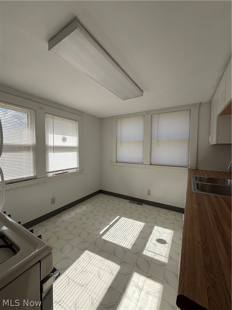 54 Spring Street Struthers OH 44471