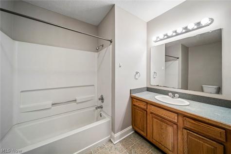 585-583 E Buchtel Avenue Akron OH 44304