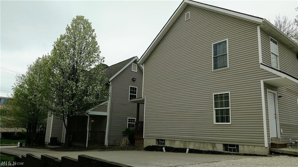 585-583 E Buchtel Avenue Akron OH 44304