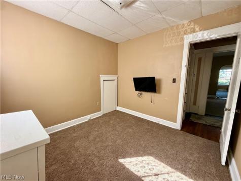 16913 Bradgate Avenue Cleveland OH 44111