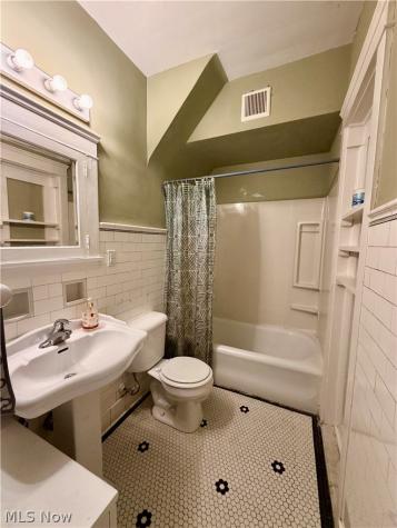 16913 Bradgate Avenue Cleveland OH 44111
