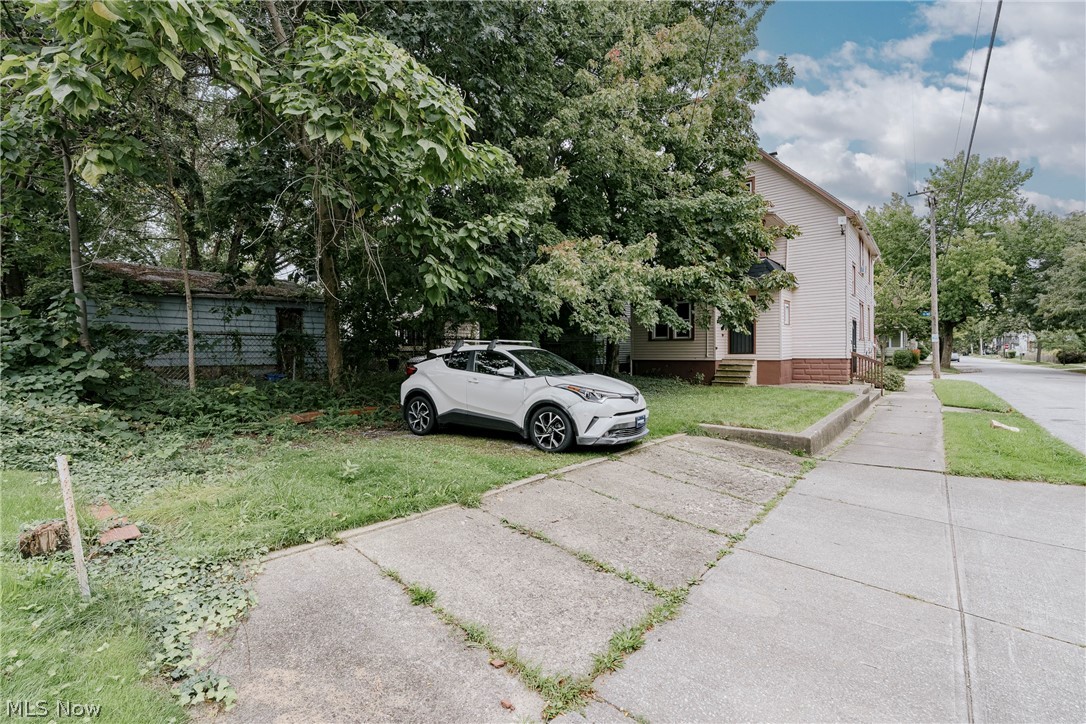 379 E 162nd Street Cleveland OH 44110
