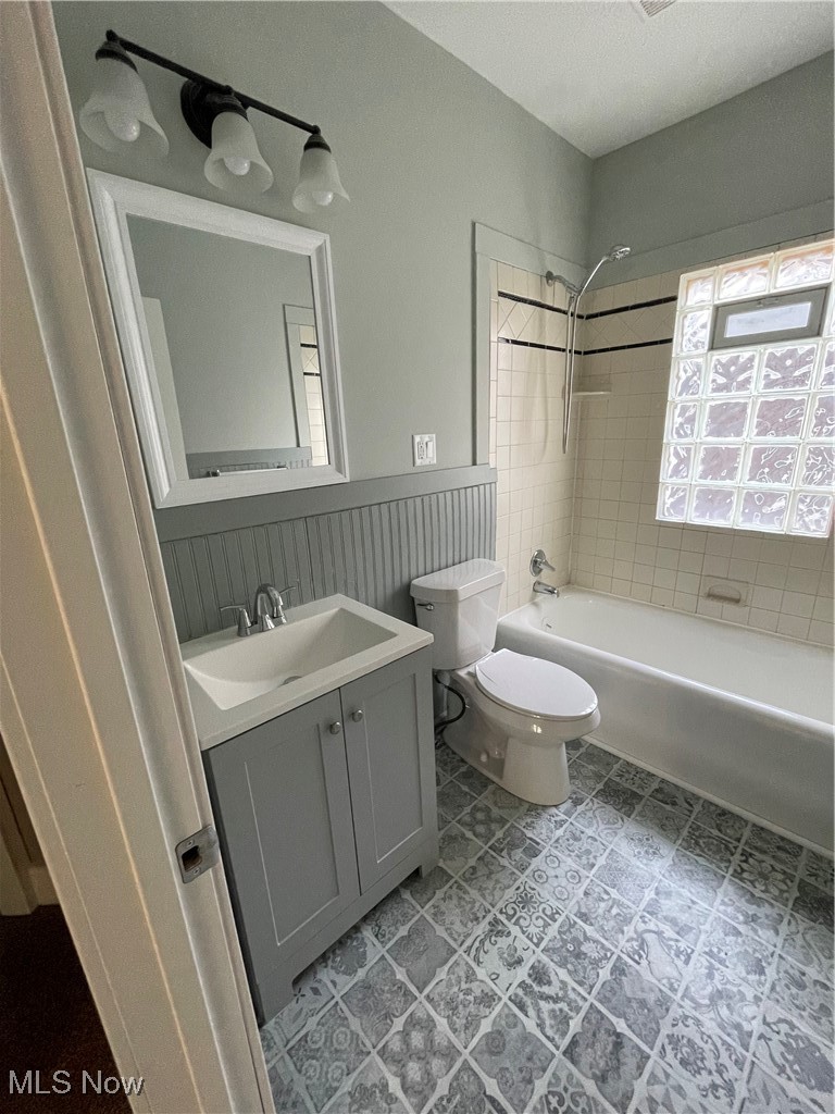 1618 Parkwood Road Lakewood OH 44107