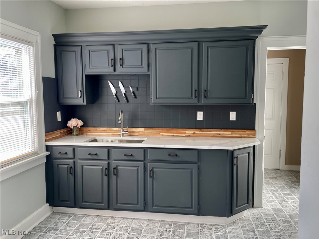 1618 Parkwood Road Lakewood OH 44107