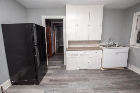 1742 Ford Street Akron OH 44305