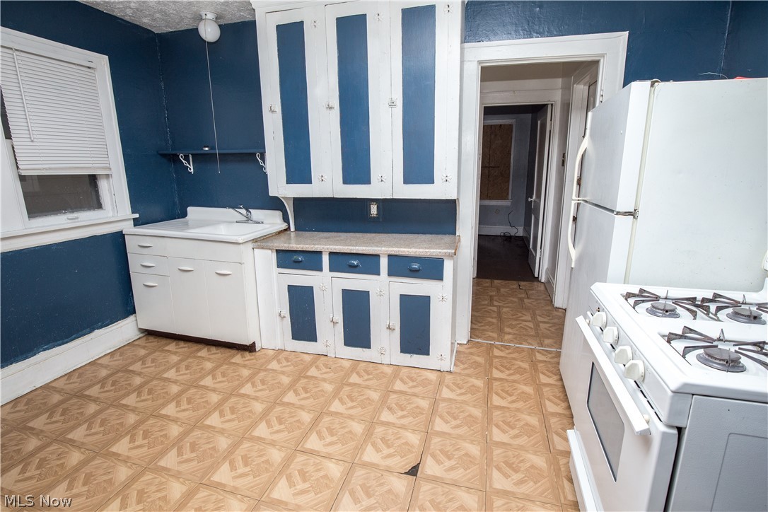 1742 Ford Street Akron OH 44305