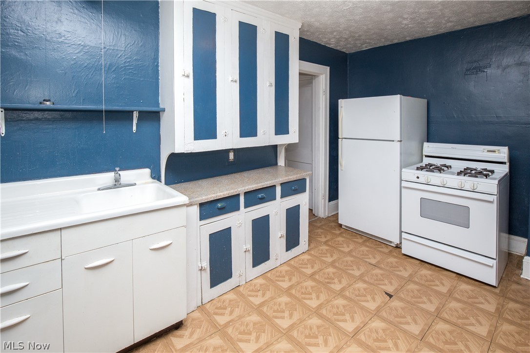 1742 Ford Street Akron OH 44305