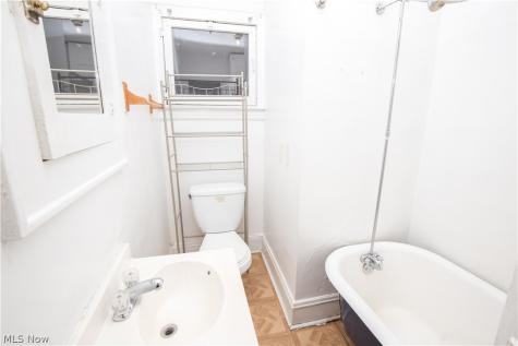 1742 Ford Street Akron OH 44305