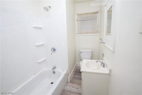 1742 Ford Street Akron OH 44305