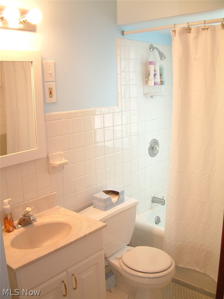 2165 Glenbury Avenue Lakewood OH 44107