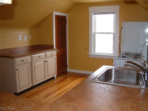 2165 Glenbury Avenue Lakewood OH 44107