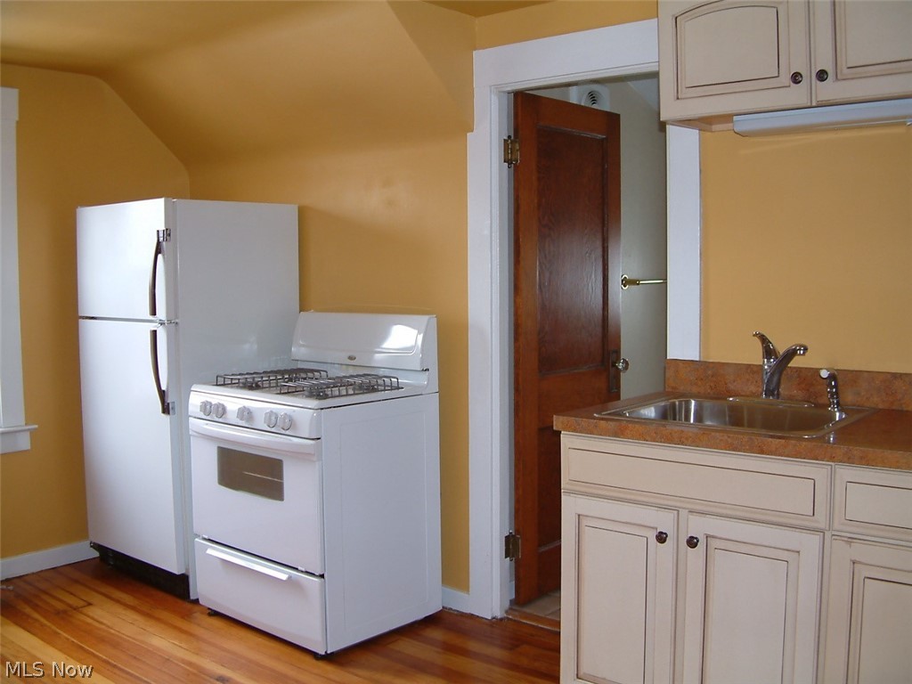 2165 Glenbury Avenue Lakewood OH 44107