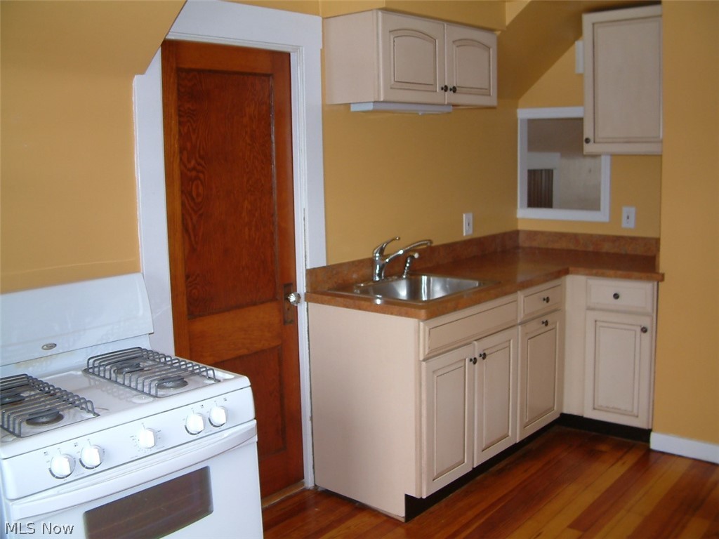 2165 Glenbury Avenue Lakewood OH 44107