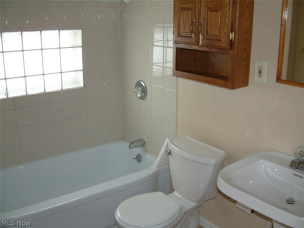2165 Glenbury Avenue Lakewood OH 44107