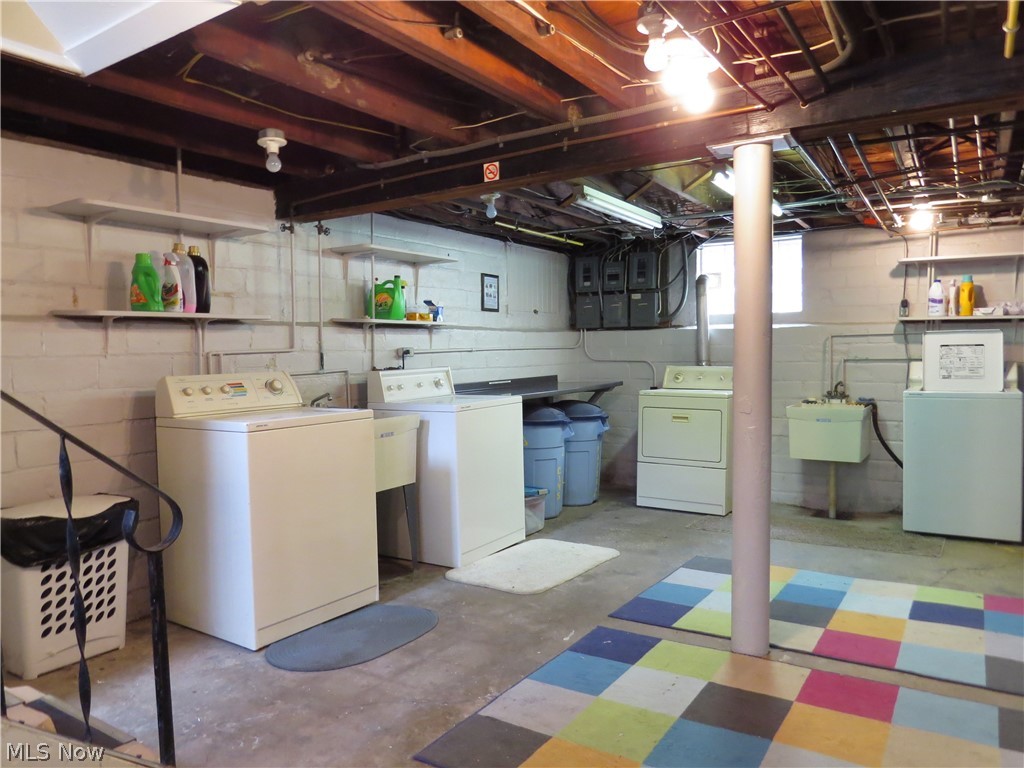 2165 Glenbury Avenue Lakewood OH 44107