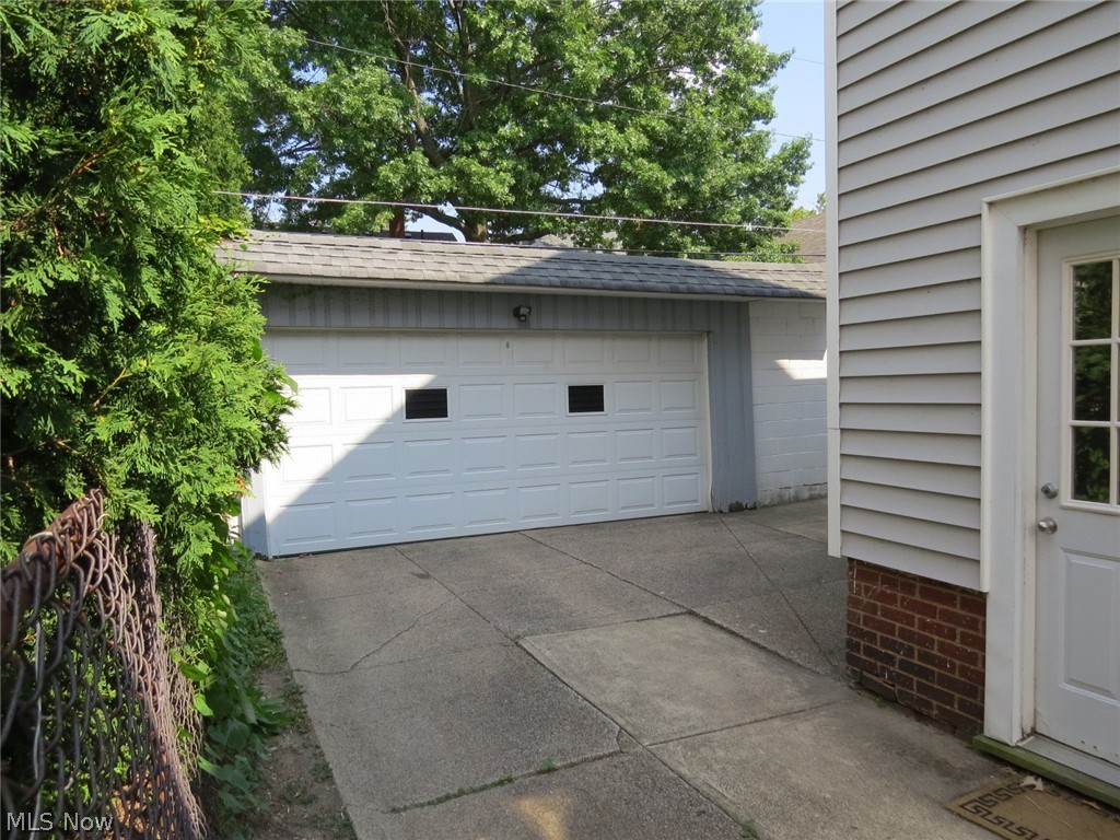 2165 Glenbury Avenue Lakewood OH 44107