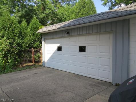 2165 Glenbury Avenue Lakewood OH 44107