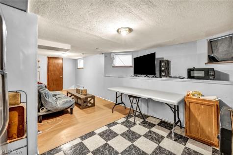 6808 Lansing Avenue Cleveland OH 44105