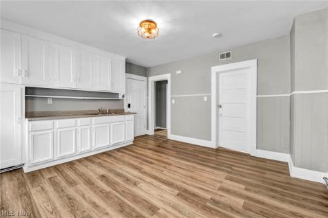 6808 Lansing Avenue Cleveland OH 44105