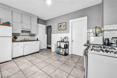 6808 Lansing Avenue Cleveland OH 44105