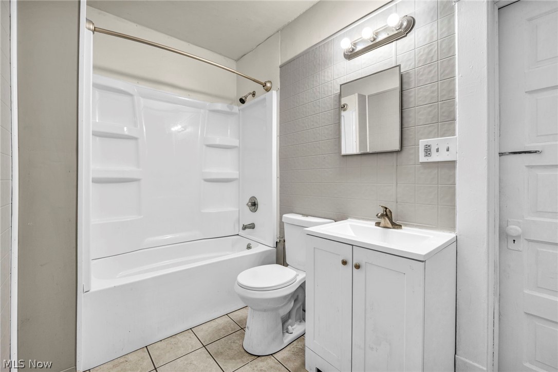 6808 Lansing Avenue Cleveland OH 44105