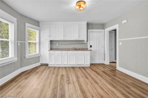 6808 Lansing Avenue Cleveland OH 44105