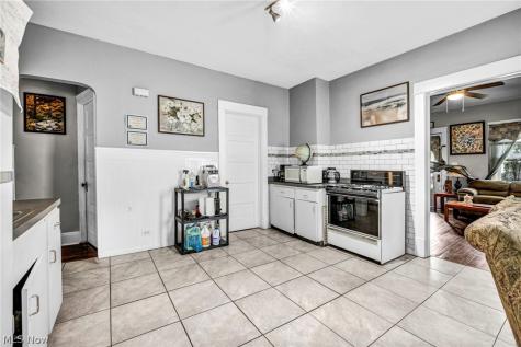 6808 Lansing Avenue Cleveland OH 44105